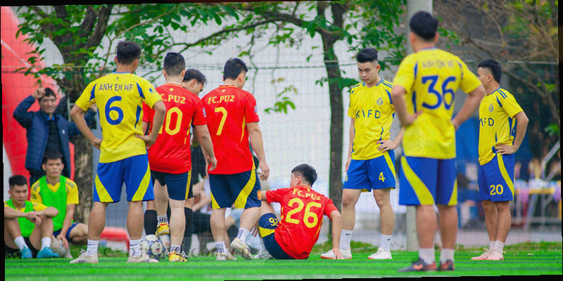 盾牌与数据流构成的数据安全抽象图形